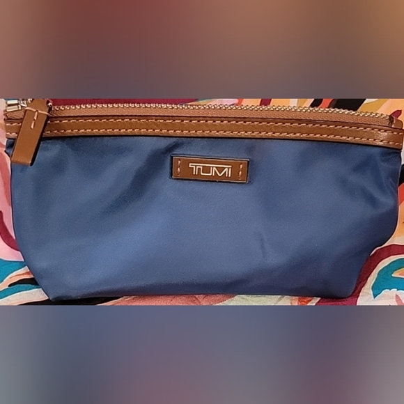 Tumi Accessories - Tumi small cosmetic case 💄
